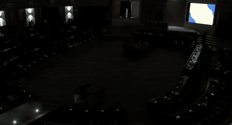 Zimbabwe parliament hit by power cut during budget speech Zimbabwe parliament hit by power cut during budget speech